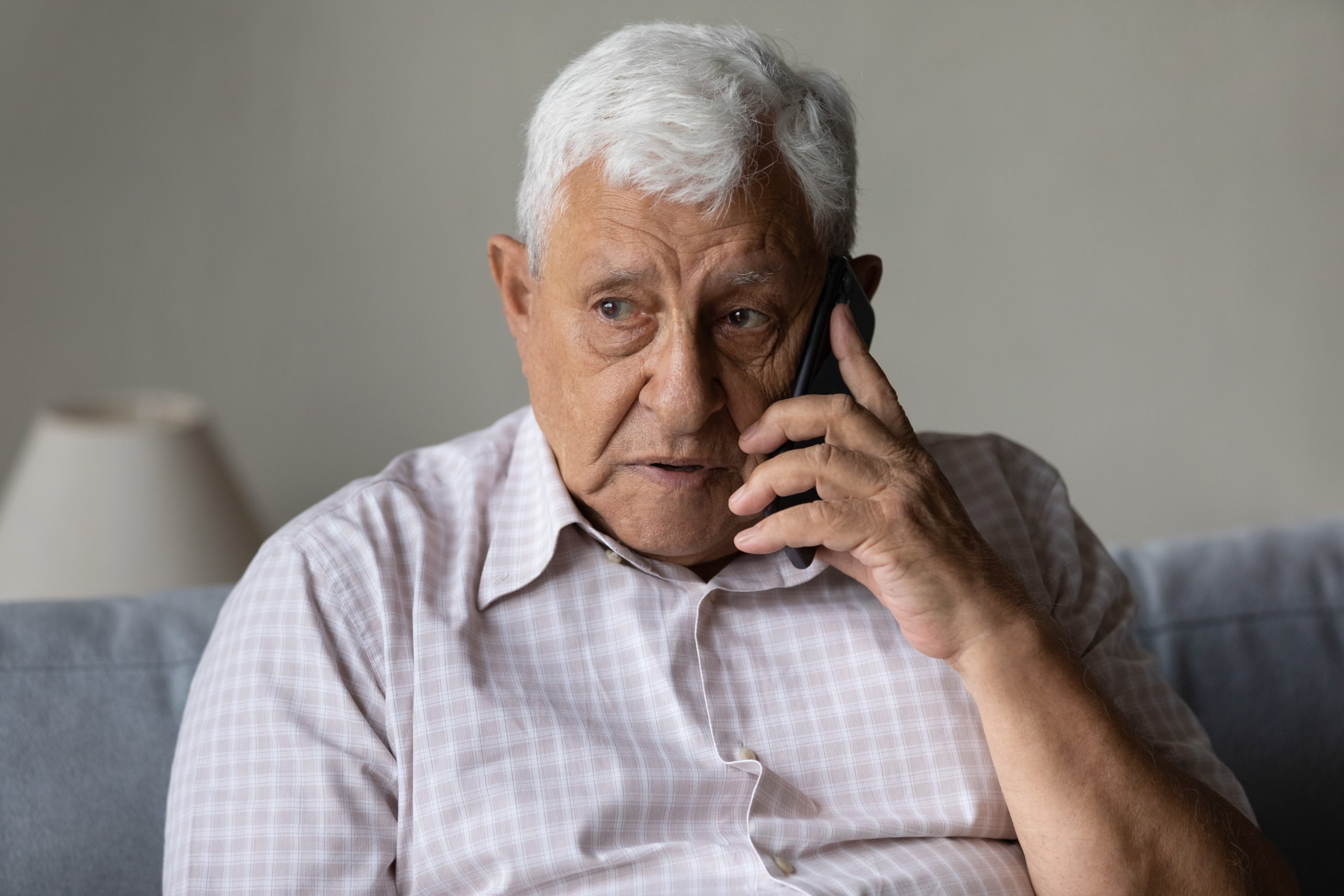 Emergency contact plan on smartphone for relapse prevention