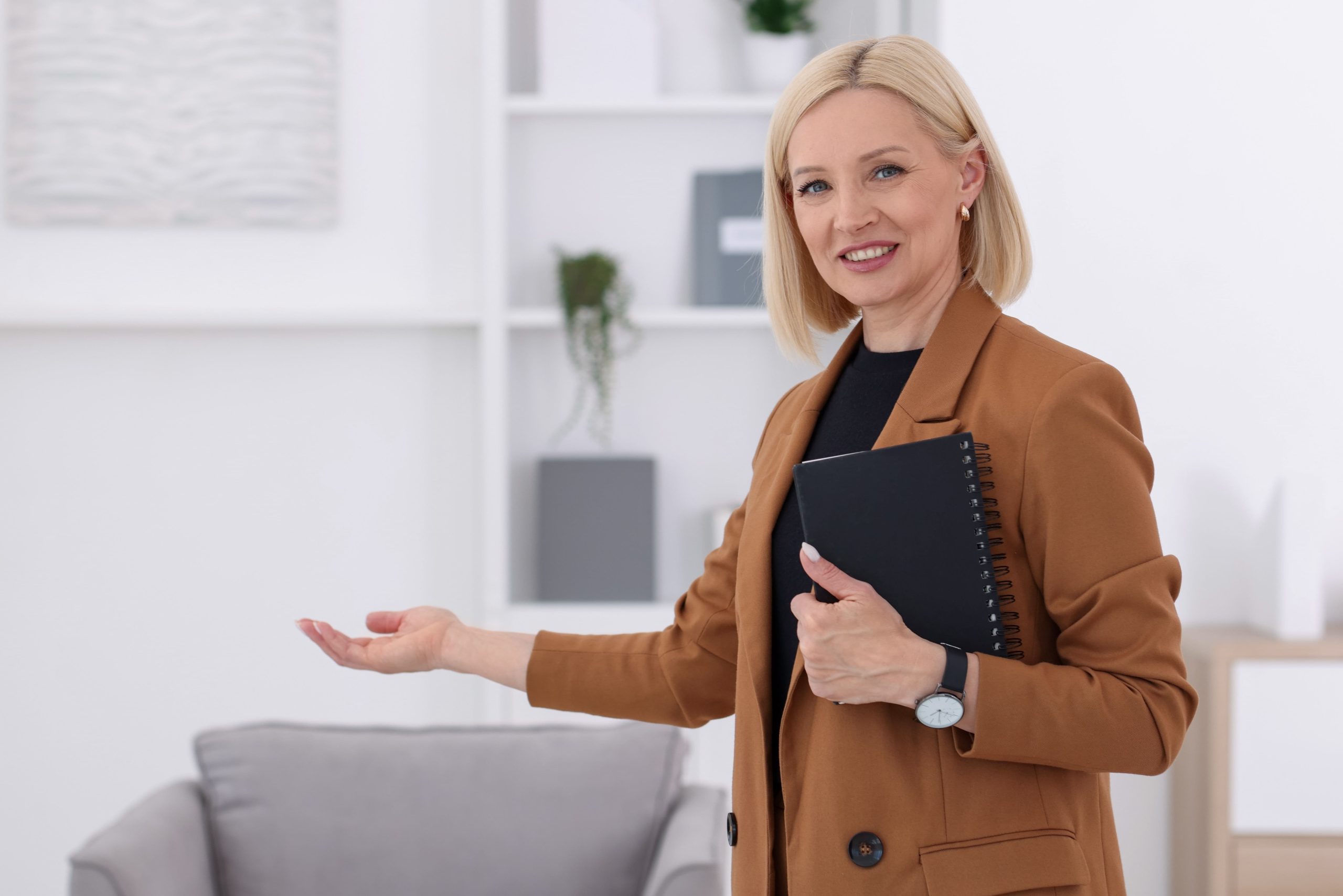 Therapist and patient in inpatient drug rehab session Los Angeles